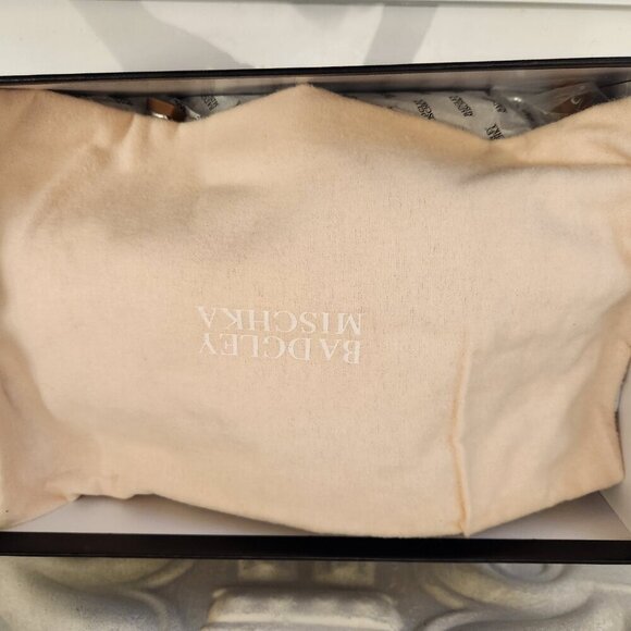 Badgley Mischka Silver Leather " Loyalty Knot" Sandals. NIB. Size Various - Picture 10 of 15